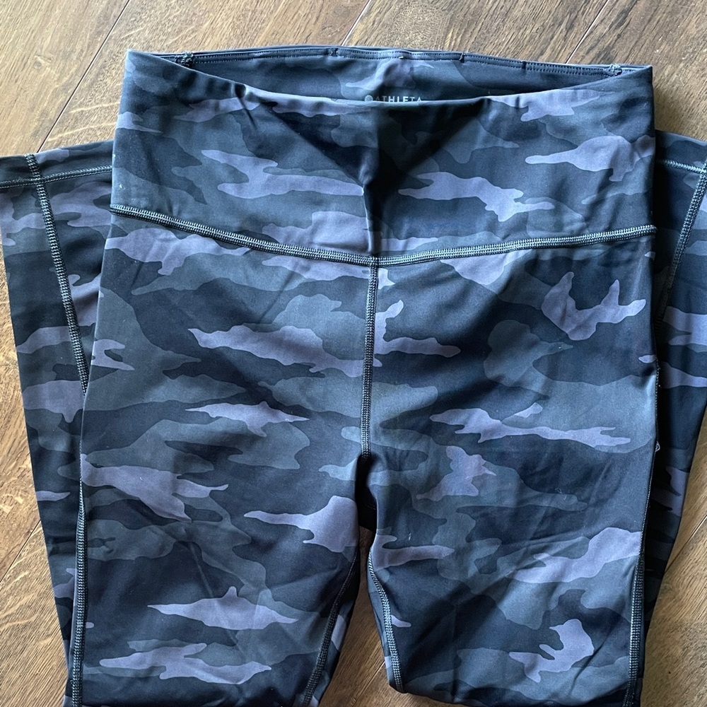Athleta Ultimate 7/8 Tight with Pockets Camo